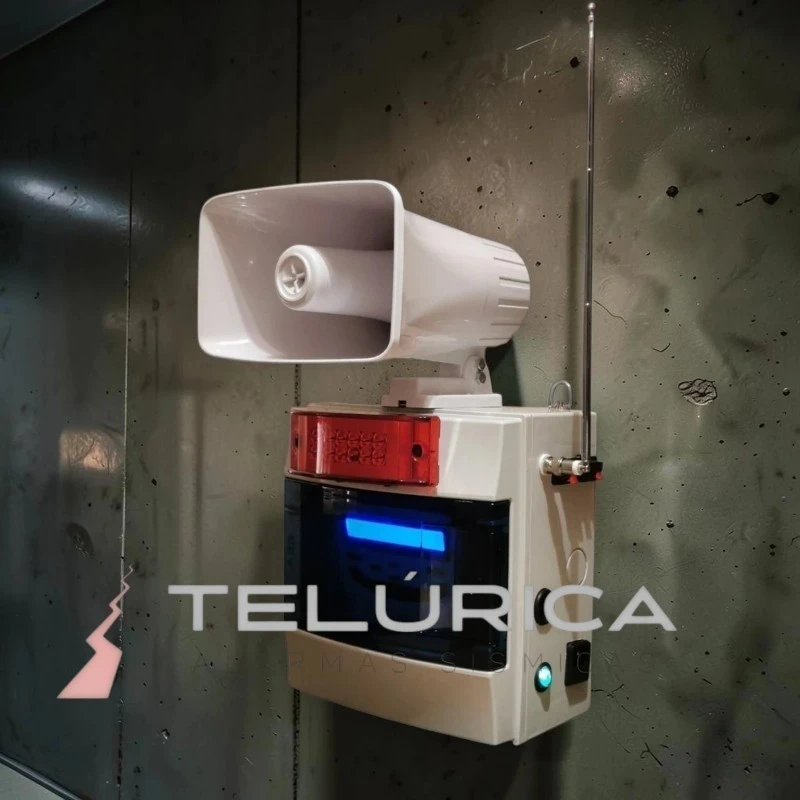 Gabinete de Alertamiento Sísmico TLG-04 instalado en pared vista lateral derecha